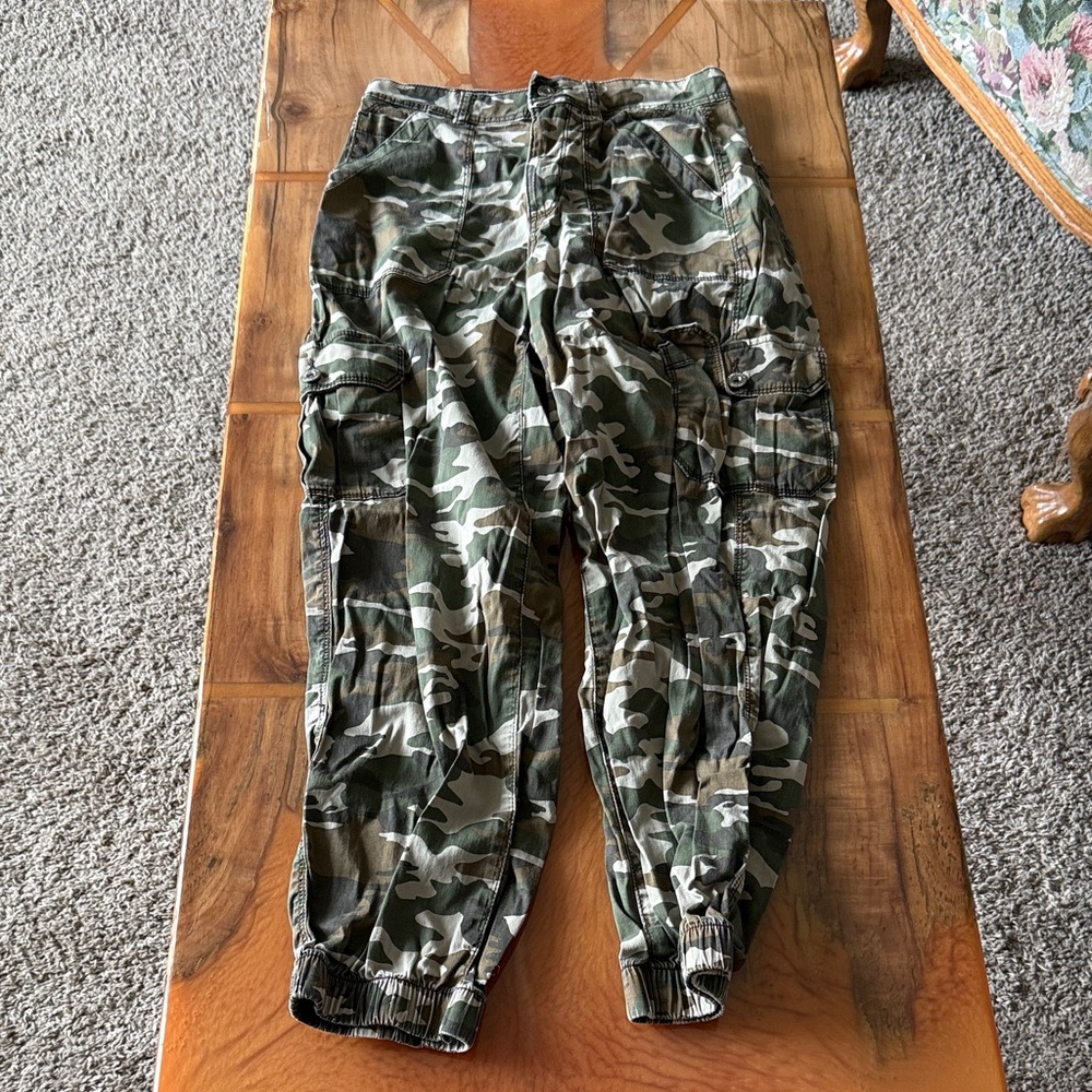 Arizona Jean Company Camouflage Ankle Cargo Pants